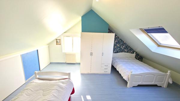 Maison 4 chambres environ 140m² centre de Donges avec vie de Plain-pied et grand jardin d'environ 800m² proche écoles et commerces.