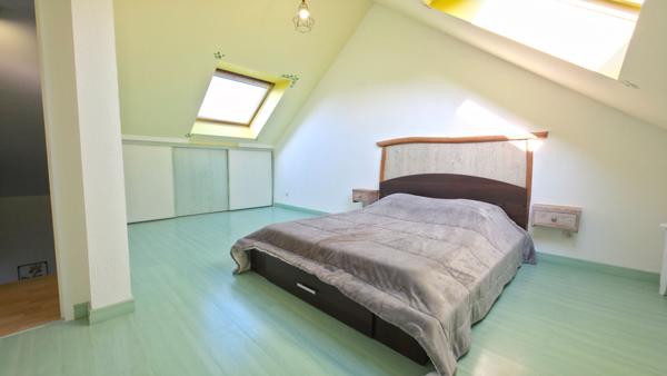 Maison 4 chambres environ 140m² centre de Donges avec vie de Plain-pied et grand jardin d'environ 800m² proche écoles et commerces.