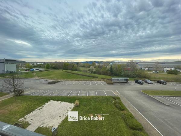 Bureaux à louer modulables avec parking à Saint-Quentin-Fallavier