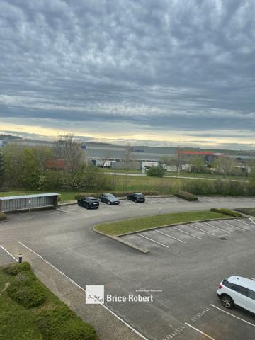Bureaux à louer modulables avec parking à Saint-Quentin-Fallavier