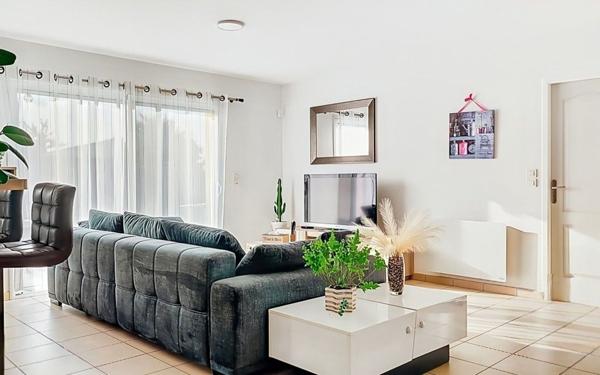 Maison à vendre    5 pièces •  Angliers