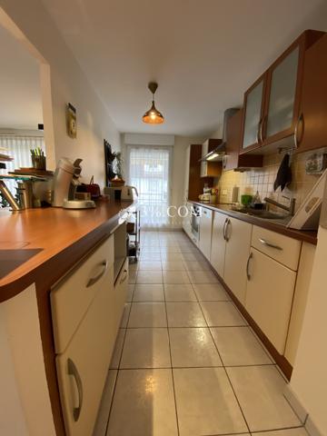 3%.COM - à HOLTZHEIM appartement COUP DE COEUR de 3 pièces de 85m² situé au rez-de-chaussée surélevé. Holtzheim (67810)