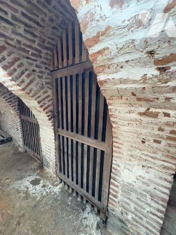 Bien rare! En centre ville de EU, appartement offrant le confort de plain pied et un garage, a ...