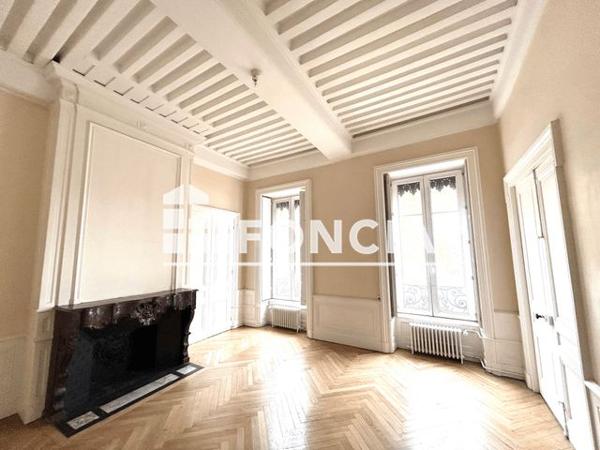 Location Appartement 6 pièces 175.8 m² - 40 QUAI GAILLETON Lyon 69002