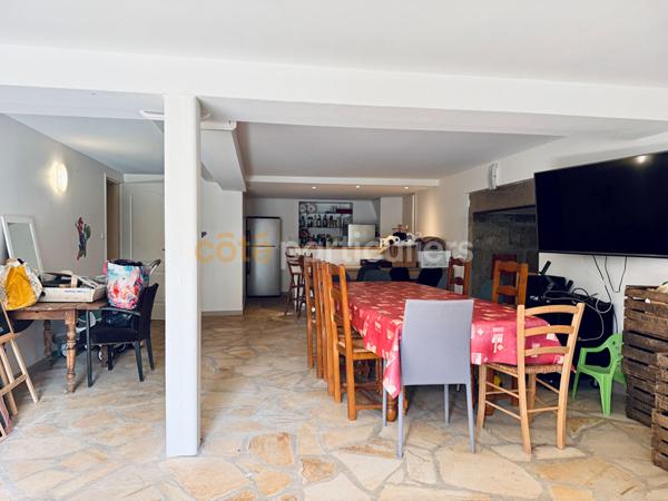 Vente
                Maison325 m² - 10 Pièces -
                    CONDE SUR VIRE (50890)
