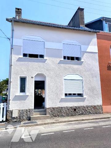 MAISON ENTIEREMENT RENOVEE EQUEURDREVILLE 2 CHAMBRES + GRENIER + JARDIN
