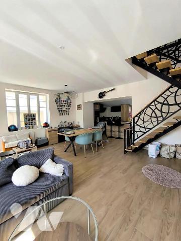 MAISON ENTIEREMENT RENOVEE EQUEURDREVILLE 2 CHAMBRES + GRENIER + JARDIN