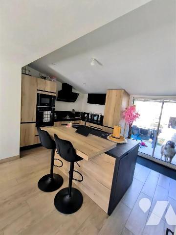 MAISON ENTIEREMENT RENOVEE EQUEURDREVILLE 2 CHAMBRES + GRENIER + JARDIN