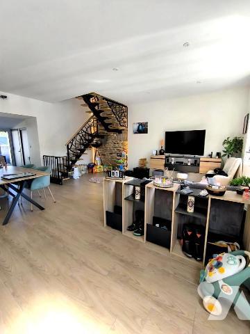 MAISON ENTIEREMENT RENOVEE EQUEURDREVILLE 2 CHAMBRES + GRENIER + JARDIN