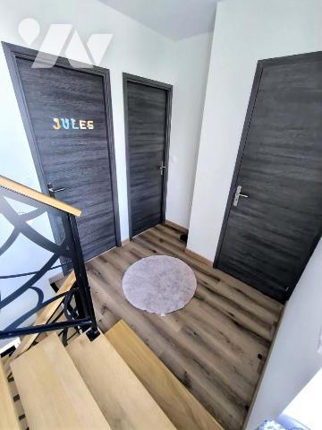 MAISON ENTIEREMENT RENOVEE EQUEURDREVILLE 2 CHAMBRES + GRENIER + JARDIN