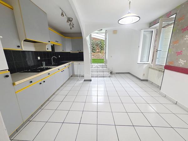 Saint-Affrique (12400) Maison avec véranda et commerce/atelier en CV Saint-Affrique !