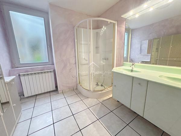 Saint-Affrique (12400) Maison avec véranda et commerce/atelier en CV Saint-Affrique !