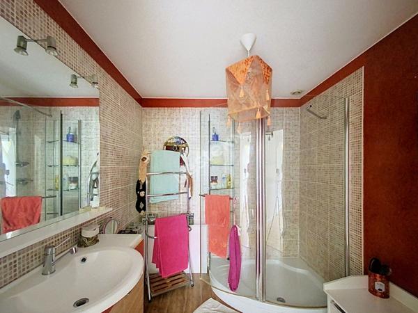 Château-Gontier : A vendre, maison de 230m2 avec cinq chambres - Proche des commerces et collèges