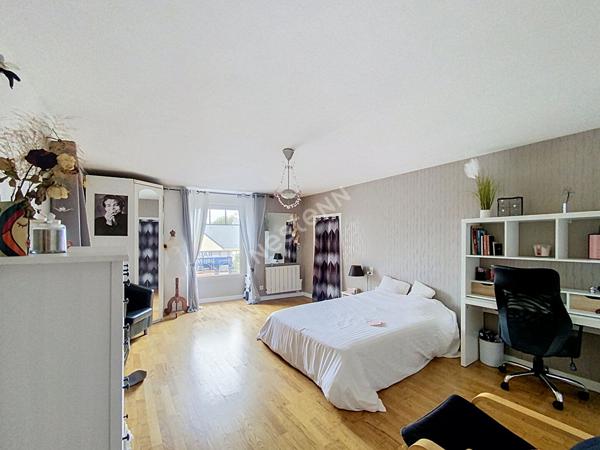Château-Gontier : A vendre, maison de 230m2 avec cinq chambres - Proche des commerces et collèges