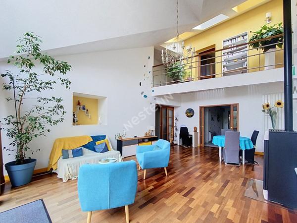 Château-Gontier : A vendre, maison de 230m2 avec cinq chambres - Proche des commerces et collèges