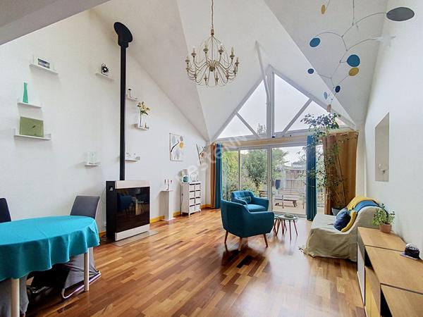 Château-Gontier : A vendre, maison de 230m2 avec cinq chambres - Proche des commerces et collèges