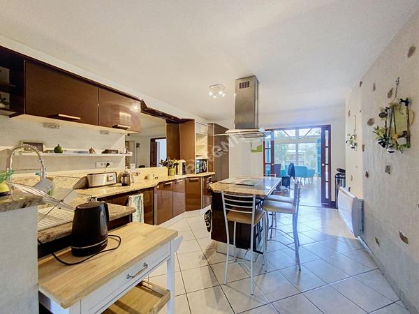 Château-Gontier : A vendre, maison de 230m2 avec cinq chambres - Proche des commerces et collèges