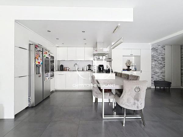 Appartement Rosny Sous Bois  Centre Ville 4 pièce(s) 88 m2 Avec extérieur