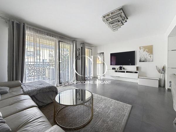Appartement Rosny Sous Bois  Centre Ville 4 pièce(s) 88 m2 Avec extérieur
