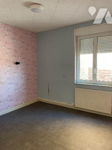 A VENDRE A NIEPPE (59270) dans le Nord (59) : MAISON DE VILLE AVEC COUR ? A CONFORTER - Surface...