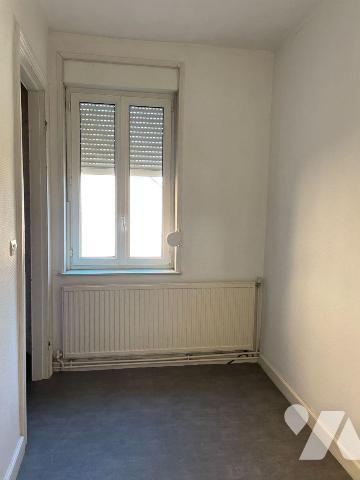 A VENDRE A NIEPPE (59270) dans le Nord (59) : MAISON DE VILLE AVEC COUR ? A CONFORTER - Surface...