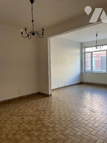 A VENDRE A NIEPPE (59270) dans le Nord (59) : MAISON DE VILLE AVEC COUR ? A CONFORTER - Surface...