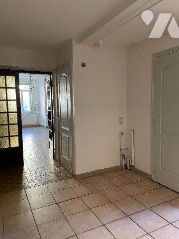 A VENDRE A NIEPPE (59270) dans le Nord (59) : MAISON DE VILLE AVEC COUR ? A CONFORTER - Surface...