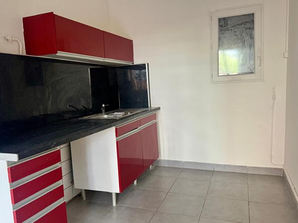 A louer appartement de type 3 de 67m2 avec  un balcon à Marseille 13007 Quartier CATALANS