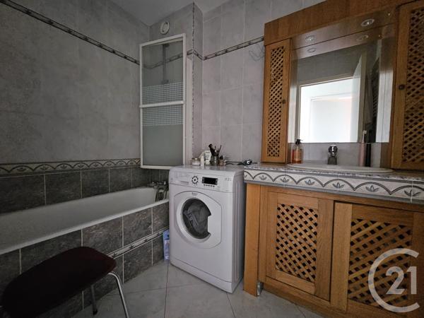 Appartement F4 à vendre  4 pièces - 82 m 2   ORTHEZ  - 64