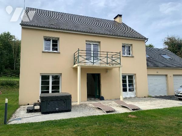 Maison de 168.45m² avec un rez de chaussée : salon, séjour-cuisine, chambre et un étage: 4 chambres.