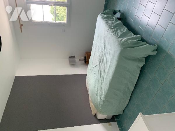 Maison de 168.45m² avec un rez de chaussée : salon, séjour-cuisine, chambre et un étage: 4 chambres.