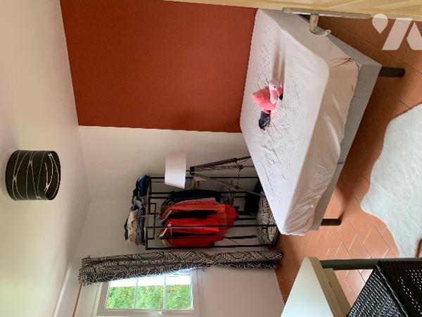 Maison de 168.45m² avec un rez de chaussée : salon, séjour-cuisine, chambre et un étage: 4 chambres.