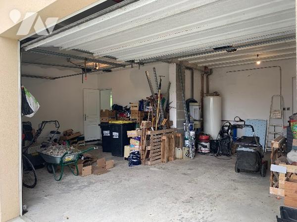 Maison de 168.45m² avec un rez de chaussée : salon, séjour-cuisine, chambre et un étage: 4 chambres.