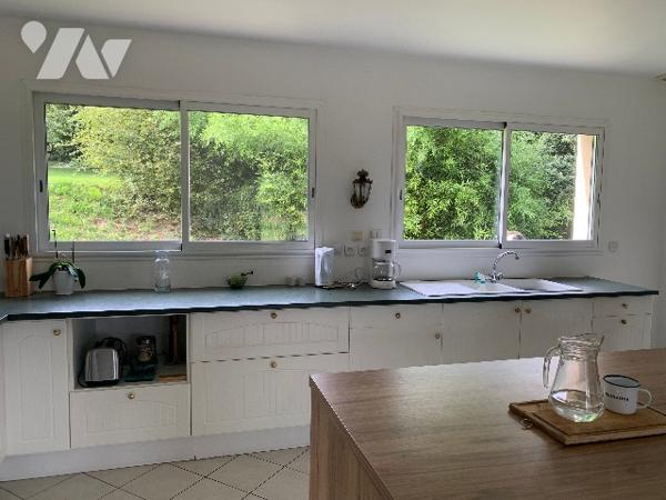 Maison de 168.45m² avec un rez de chaussée : salon, séjour-cuisine, chambre et un étage: 4 chambres.