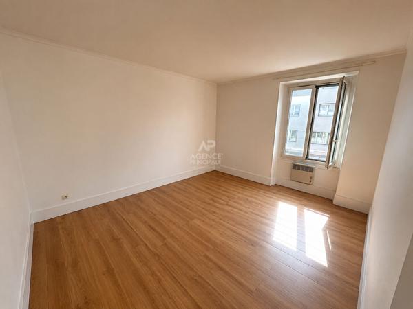 Appartement Poissy Centre ville 4 pièce(s) 75 m2 avec 2 parkings €299 000 ** - Référence 9184