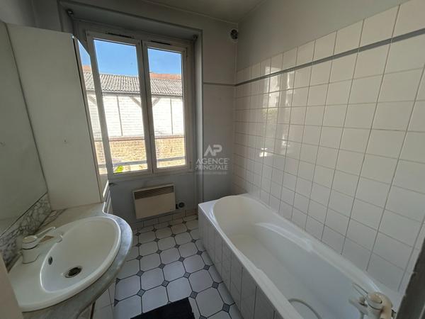 Appartement Poissy Centre ville 4 pièce(s) 75 m2 avec 2 parkings €299 000 ** - Référence 9184