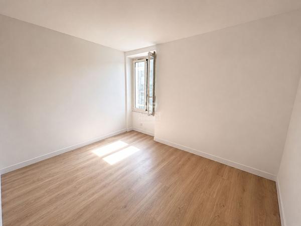 Appartement Poissy Centre ville 4 pièce(s) 75 m2 avec 2 parkings €299 000 ** - Référence 9184