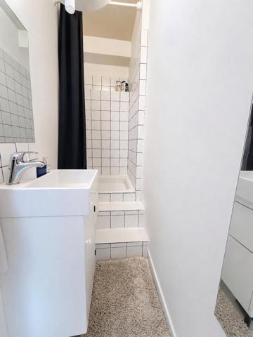 PARIS 20e – GAMBETTA – 2 PIÈCES DE CHARME-bonne rentabilité