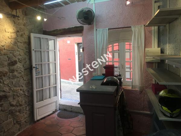 Local commercial à louer au coeur du village du Castellet - 10 m²