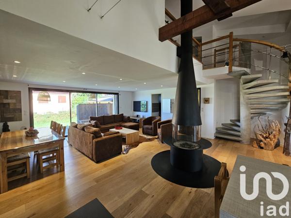 Maison à vendre 10 pièces 375 m² Saint-Apollinaire