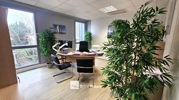 Bureaux à louer ou à vendre à Rillieux-la-Pape avec bornes de recharge