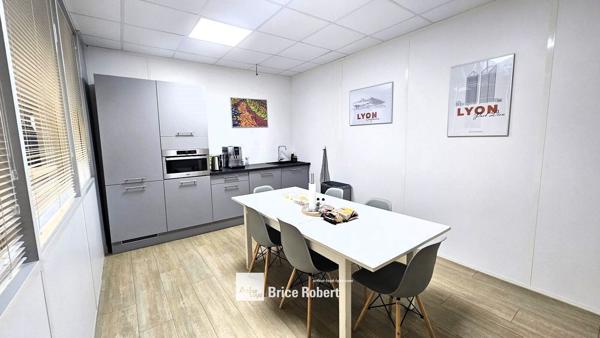 Bureaux à louer ou à vendre à Rillieux-la-Pape avec bornes de recharge