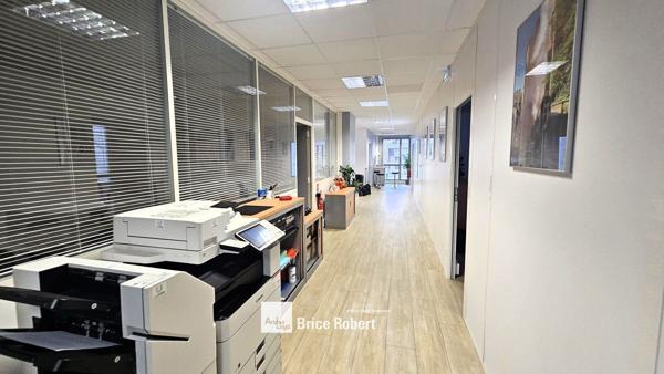 Bureaux à louer ou à vendre à Rillieux-la-Pape avec bornes de recharge