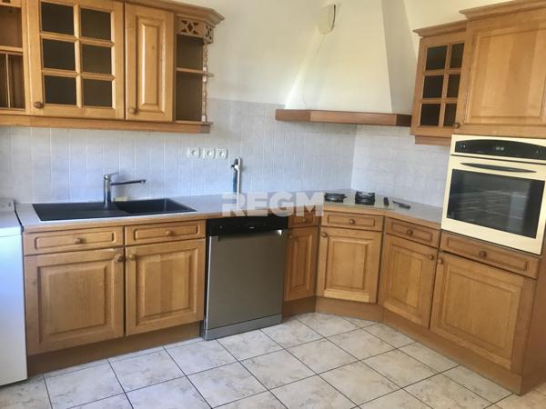 Saint-Fargeau-Ponthierry (77310) Appartement F4 avec balcons, 2 parkings, cave