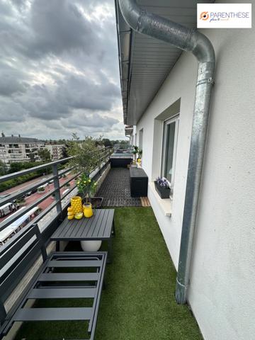 Joli appartement avec grande terrasse et stationnement en plein centre-ville de Marcq
