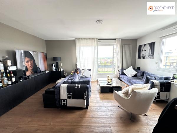 Joli appartement avec grande terrasse et stationnement en plein centre-ville de Marcq