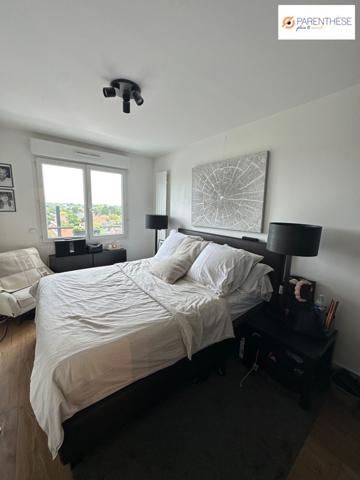 Joli appartement avec grande terrasse et stationnement en plein centre-ville de Marcq