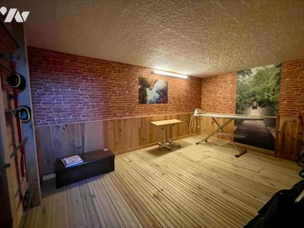 Charmante maison en pierres rénovée avec jardin et garages