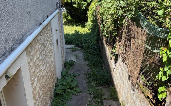 Immeuble à vendre    6 pièces • 127,85 m2 Saintes