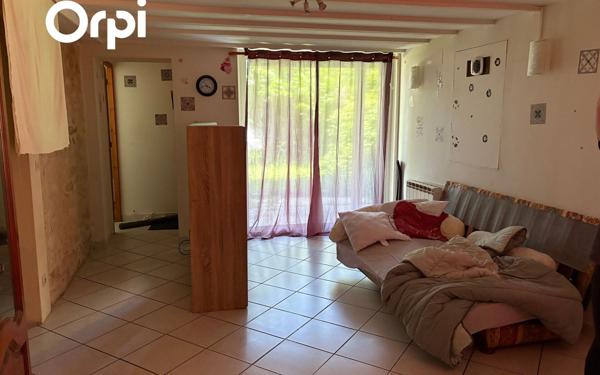 Immeuble à vendre    6 pièces • 127,85 m2 Saintes